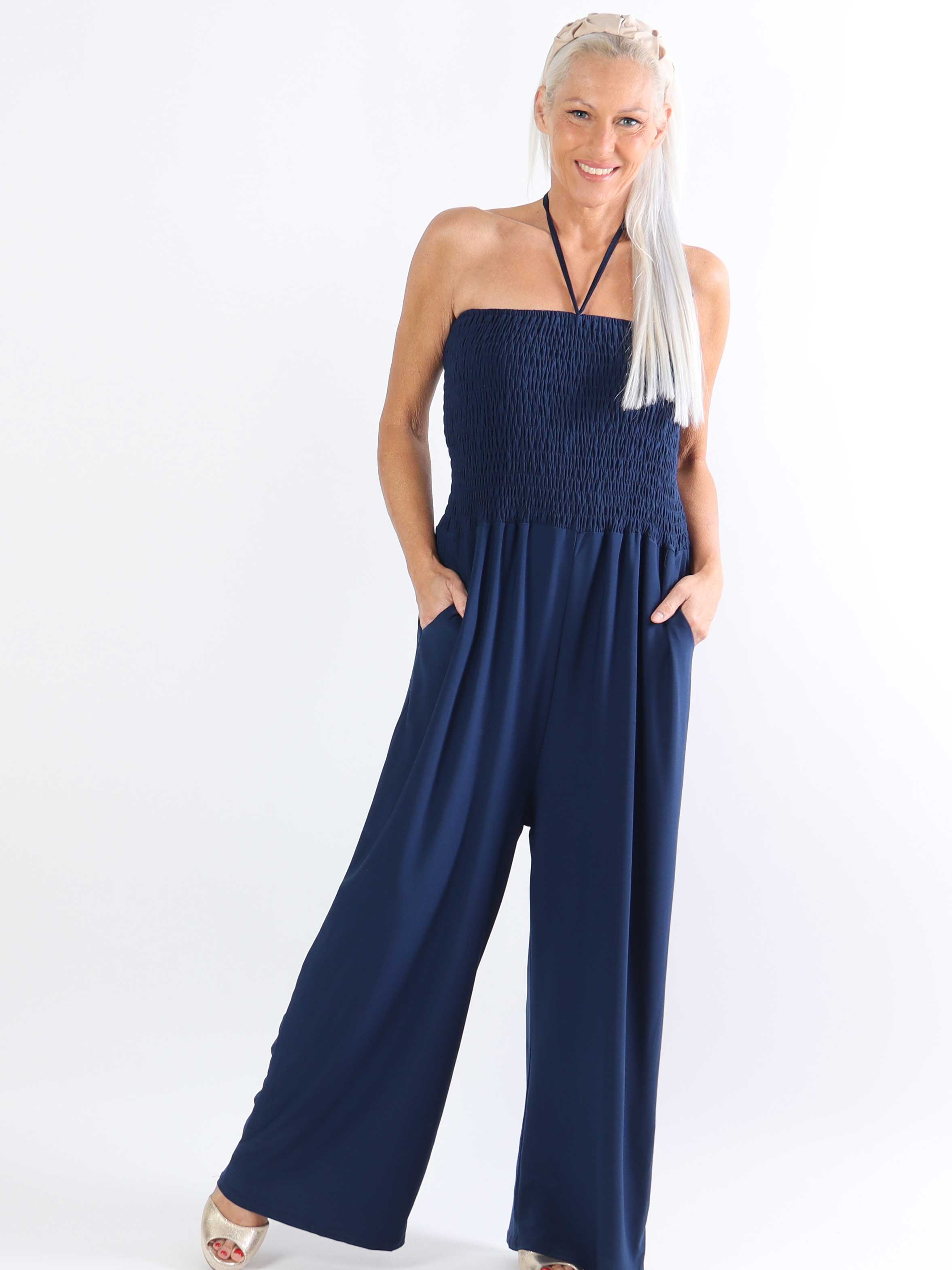 Pams Plain Tube Jumpsuit - Elastisk jumpsuit i plusstorlek med smock vid bröstet